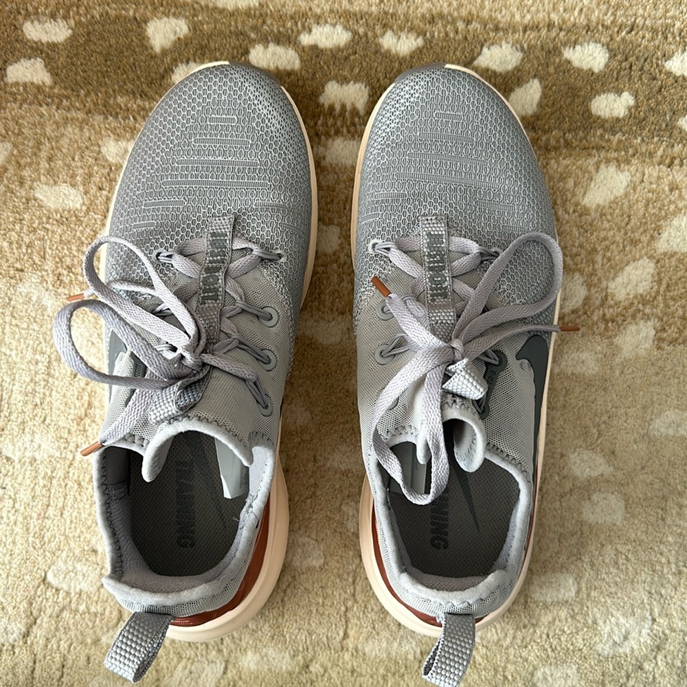 Barely Worn size 7.5 Nike Women’s Free Atmosphere Grey
